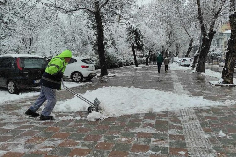 Bursa İnegöl'de kar mesaisi -