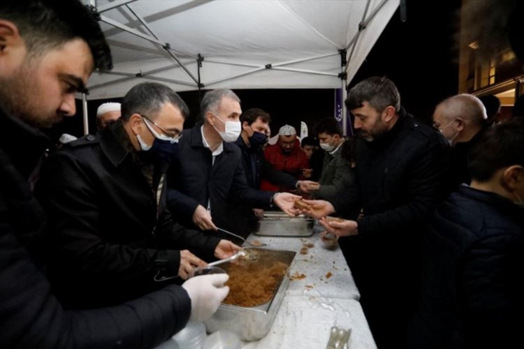 Bursa İnegöl'de Miraç Kandilinde helva dağıtıldı -