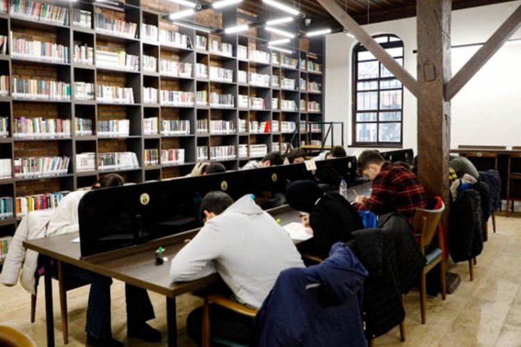 Bursa İnegöl'de 'Nöbetçi Kitaphanelerde' sınav yoğunluğu -
