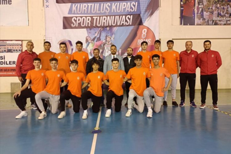 Bursa İnegöl'ün voleybolcuları final için Mersin'de -