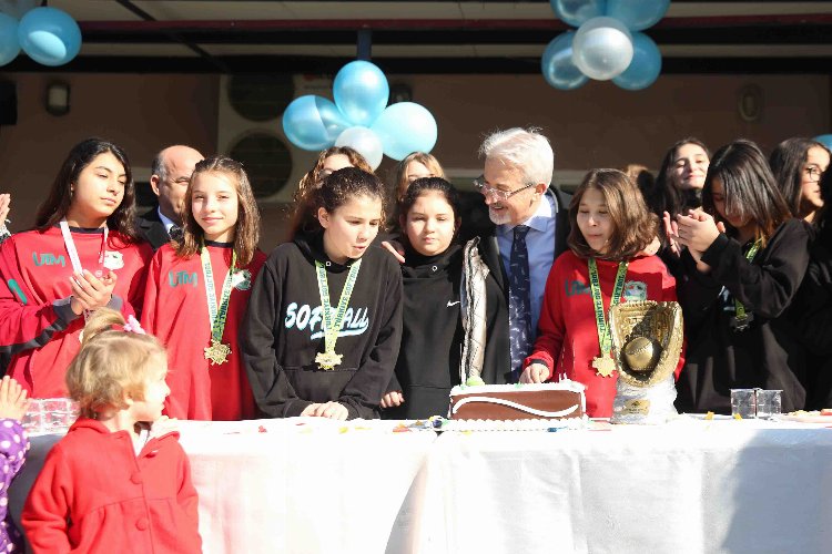 Bursa Nilüfer'de 'Softbol'da kupa sevinci -