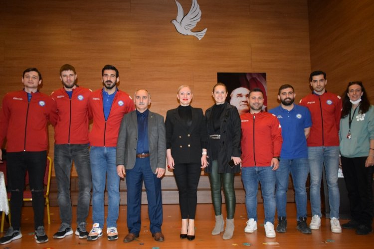 Bursa Nilüferli hentbolcular öğrencilerle buluştu -