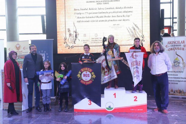 Bursa'nın başarılı okçuları Fetih Müzesi'nde ödüllerini aldı -