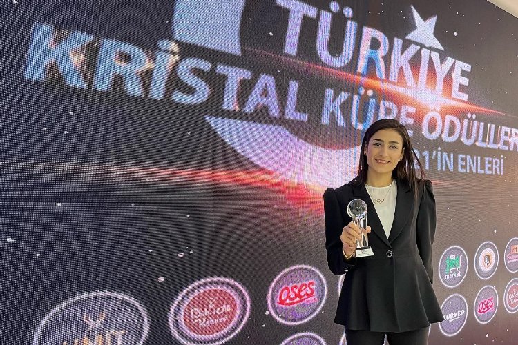 Bursa'nın olimpiyat madalyalı taekwondocu 'Yılın En İyi Kadın Sporcusu' seçildi -