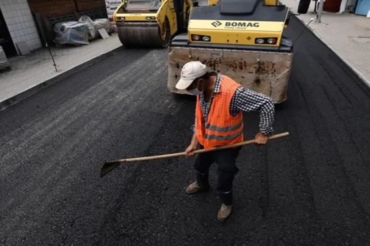 Bursa'nın yeni mahallesinde asfalt sorunu çözülüyor -