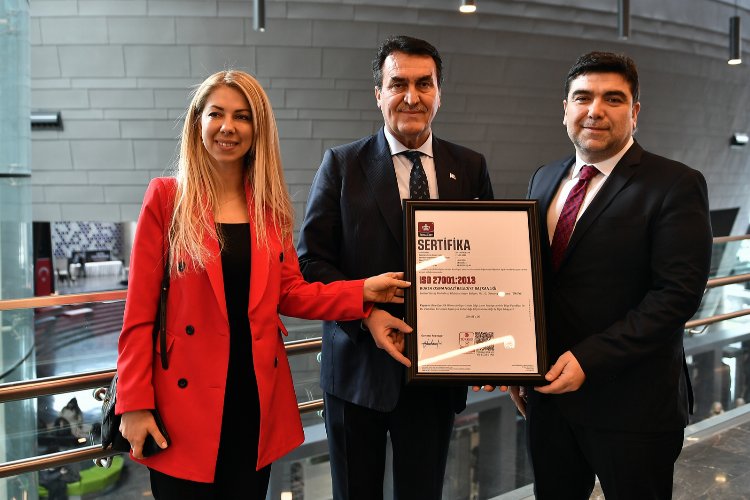 Bursa Osmangazi Belediyesi kalitesini taçlandırdı -
