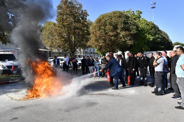 Bursa Osmangazi Belediyesi'nden personeline yangın tatbikatı -