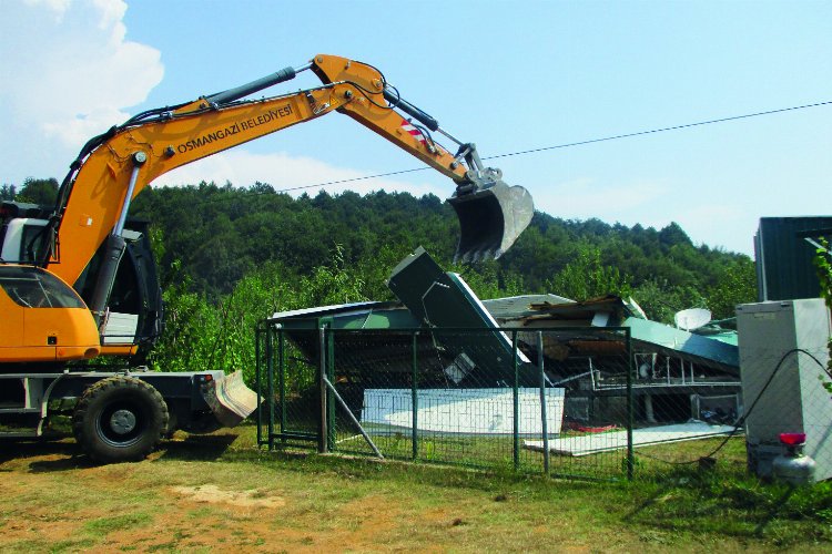 Bursa Osmangazi'de 5 'kaçak ev' yıkıldı -