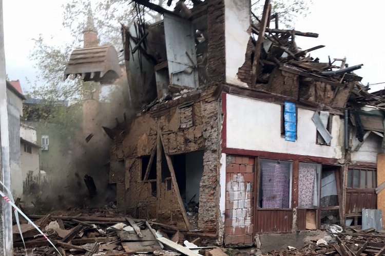 Bursa Osmangazi'de Ebu İshak metruk binalardan temizleniyor -