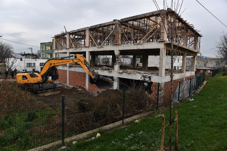 Bursa Osmangazi'de kaçak iş yeri yıkıldı -