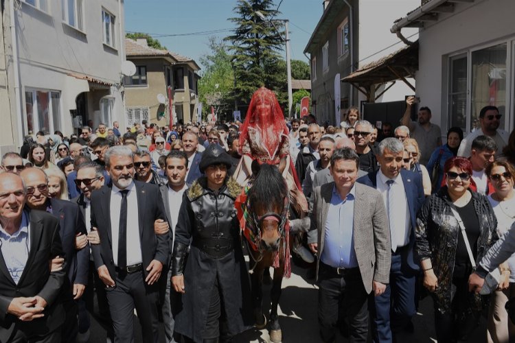 Bursa Osmangazi'de köy düğünü coşkusu... Bin yıllık gelenek yaşatıldı -