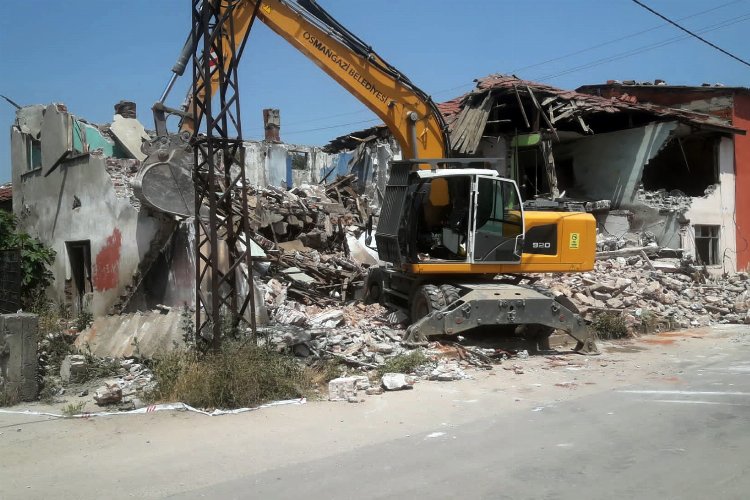 Bursa Osmangazi'de metruk binalar tek tek yıkılıyor -