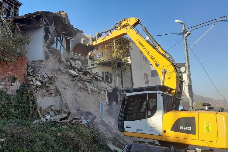Bursa Osmangazi'de metruk binalar yıkıyor 