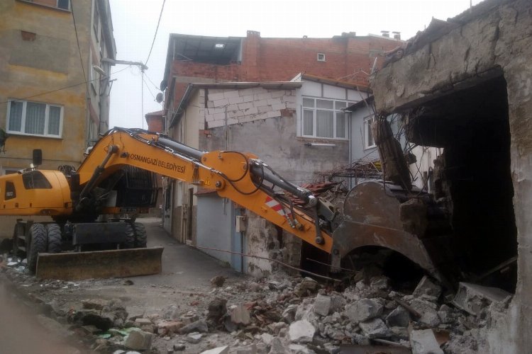 Bursa Osmangazi'de 'metruk' yıkım -