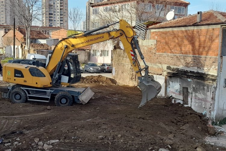 Bursa Osmangazi’de metruk yıkımlara devam -