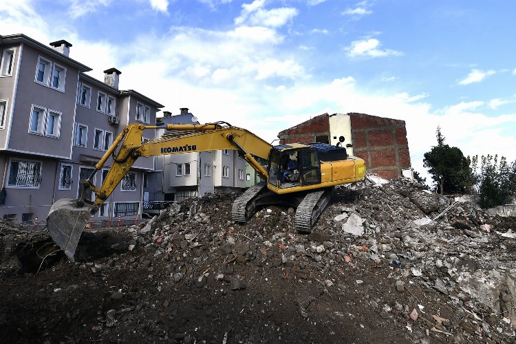 Bursa Osmangazi'de riskli binalar yıkılıyor 