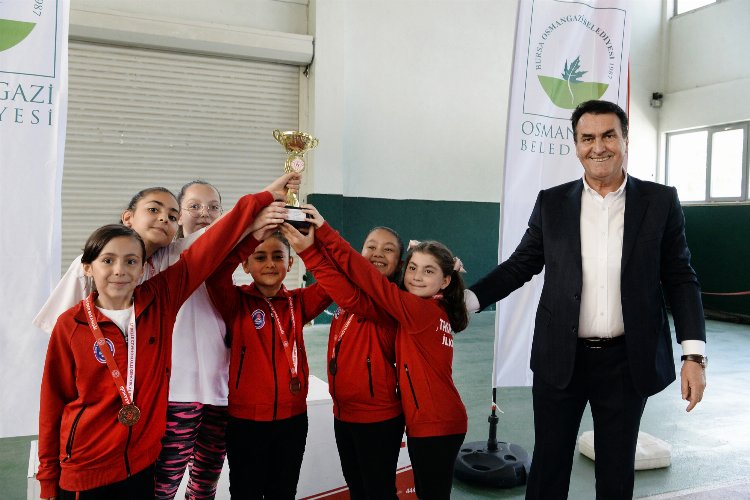 Bursa Osmangazi'de satranç tutkunları ödüllerine kavuştu -