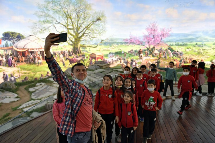 Bursa Osmangazi'de “Tıngır Mıngır Ülke” çocuklarla buluştu -