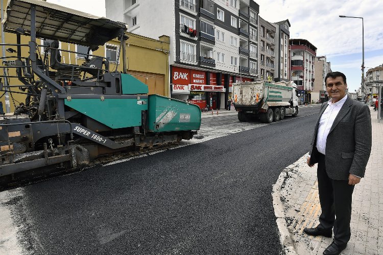 Bursa Osmangazi'de yollar 60 bin ton sıcak asfaltla kaplandı -