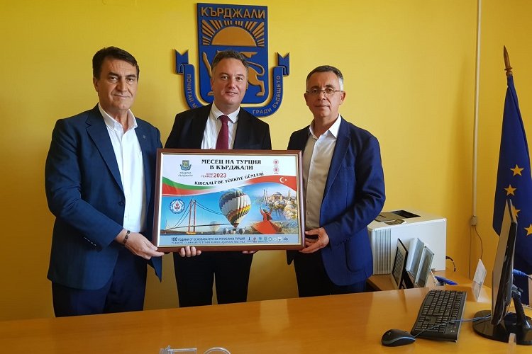 Bursa Osmangazi'den Kırcaali’de aşure buluşması -