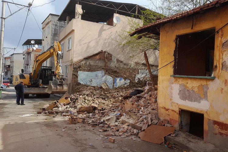 Bursa Osmangazi metruk binalardan temizleniyor -