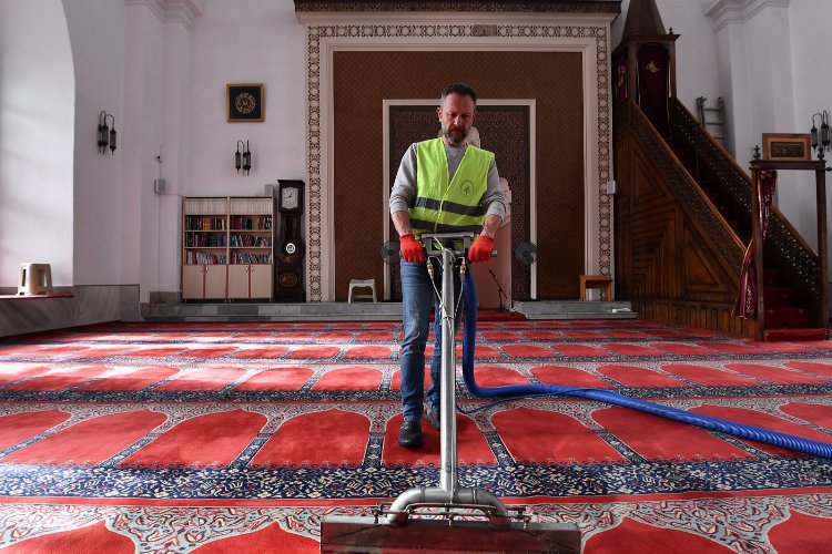 Bursa Osmangazi’nin camilerinde Ramazan temizliği -