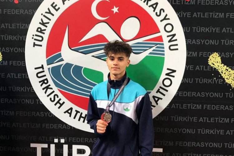Bursa Osmangazili atletin madalya coşkusu -