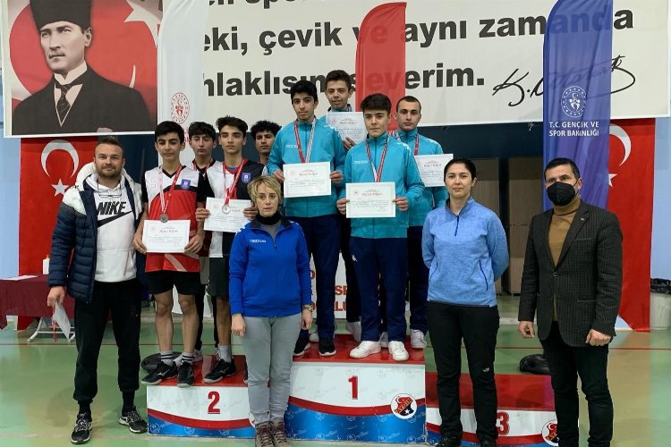 Bursa Osmangazili Badmintoncular yeniden zirvede -