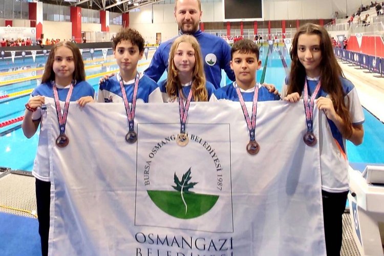 Bursa Osmangazili kulaçlar madalyaya doymuyor -