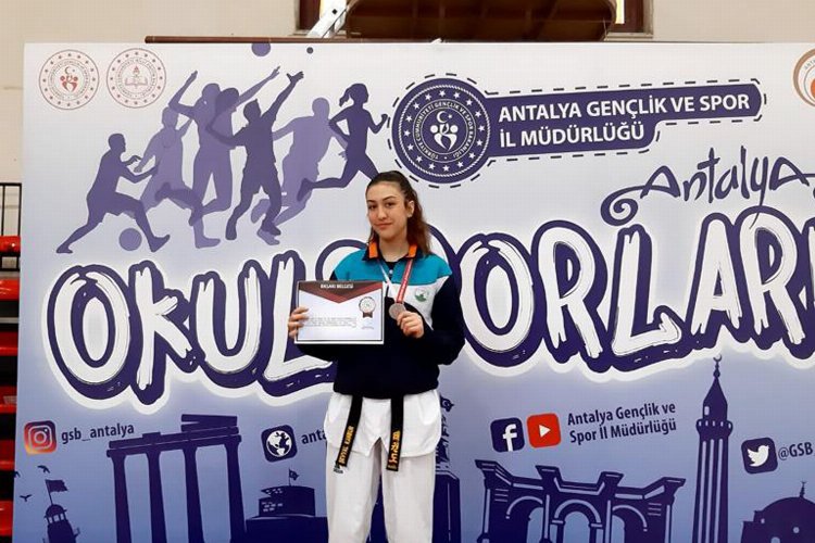 Bursa Osmangazili taekwondocudan bronz madalya -