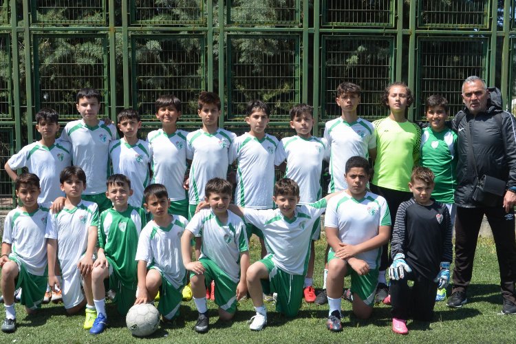 Bursa Ovaakçaspor'dan 'vefa' kupası -