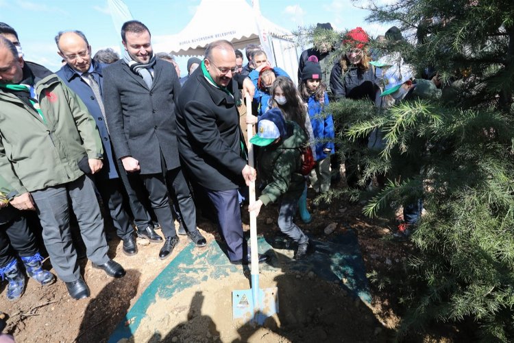 Bursa protokolü fidanları toprakla buluşturdu -