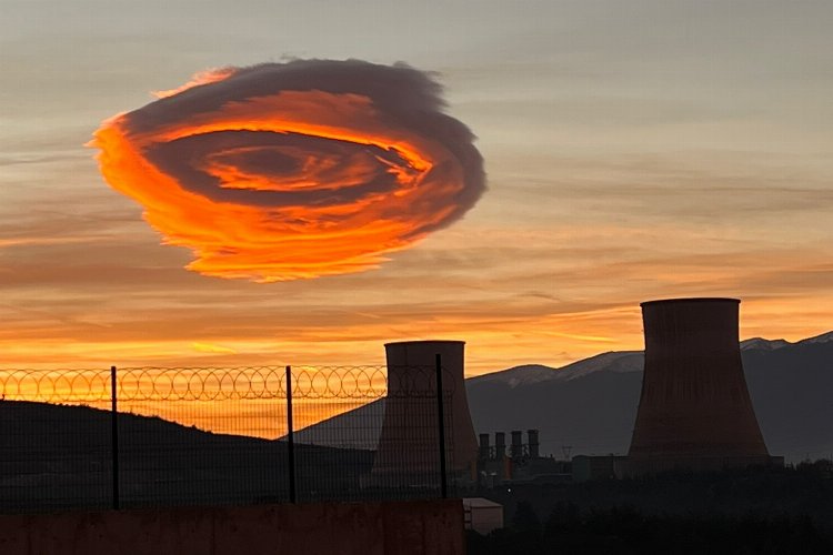 Bursa semalarında UFO bulutları şaşırttı! -
