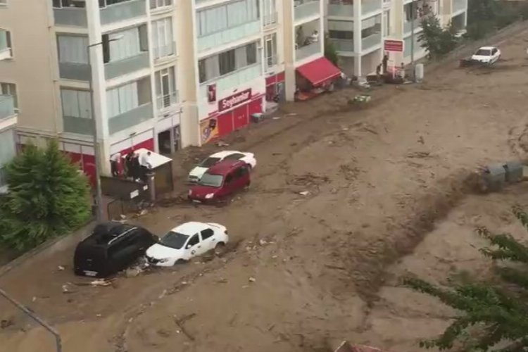 Bursa'yı fırtına ve sağanak vurdu! -
