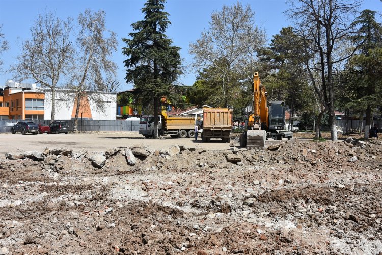 Bursa Yenişehir'de dev meydana ilk kazma vuruldu -