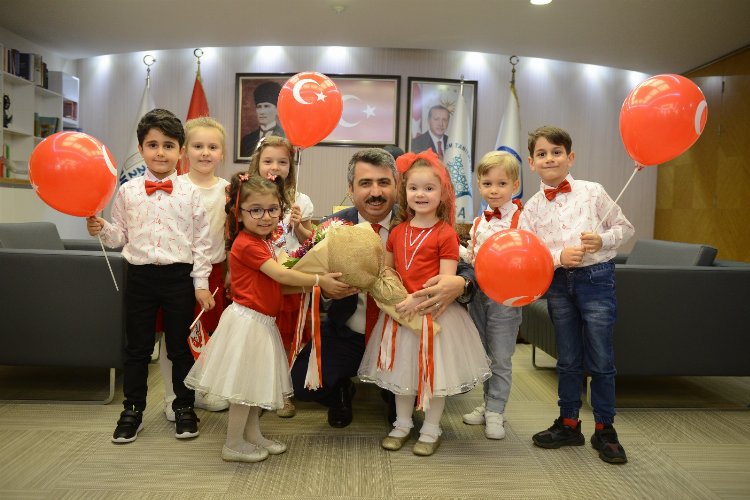 Bursa Yıldırım 23 Nisan'da makam çocukların -
