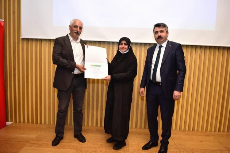 Bursa Yıldırım Belediyesi 'Felsefi Düşüncenin Serüveni Atölyesi’ mezunlarını verdi -