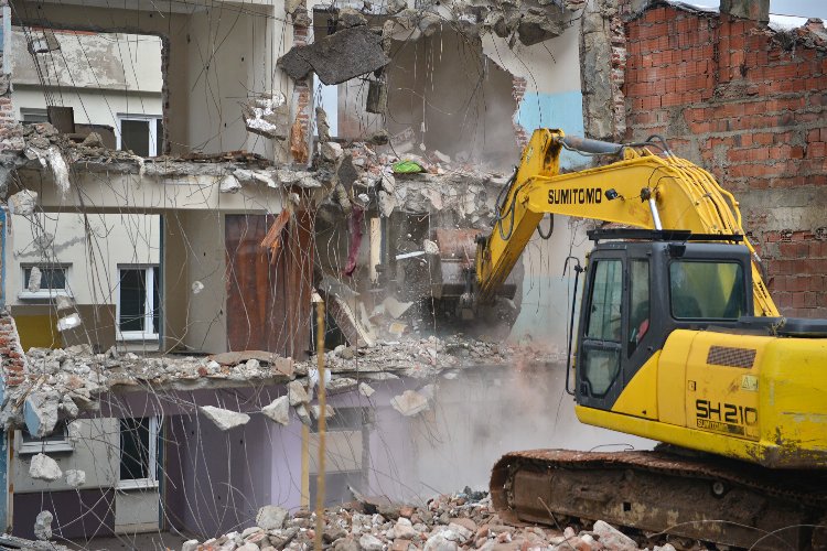 Bursa Yıldırım'da 2022'de 494 metruk yıkıldı -