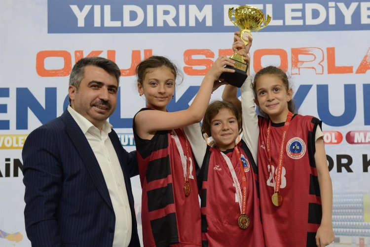 Bursa Yıldırım'da 'Gençlik Oyunları'nda görkemli final -