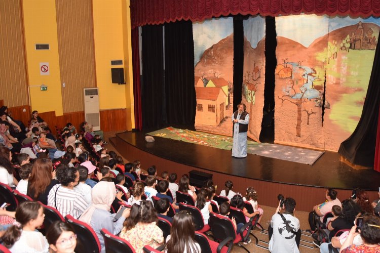 Bursa Yıldırım'da çocuklar tiyatroyu sevdi -
