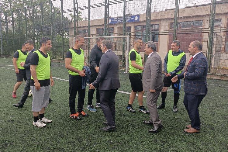 Bursa Yıldırım'da okullar arası öğretmenler sahada yarışacak -