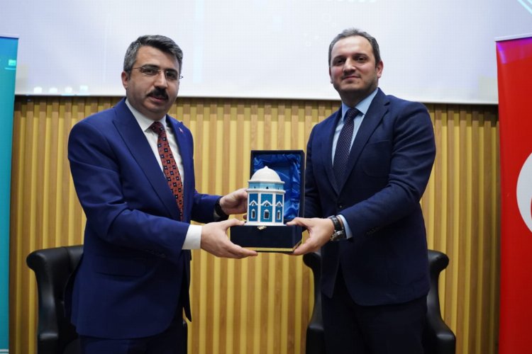 Bursa Yıldırım'da RTÜK Yardımcısı Uslu dijital çağı konuştu -