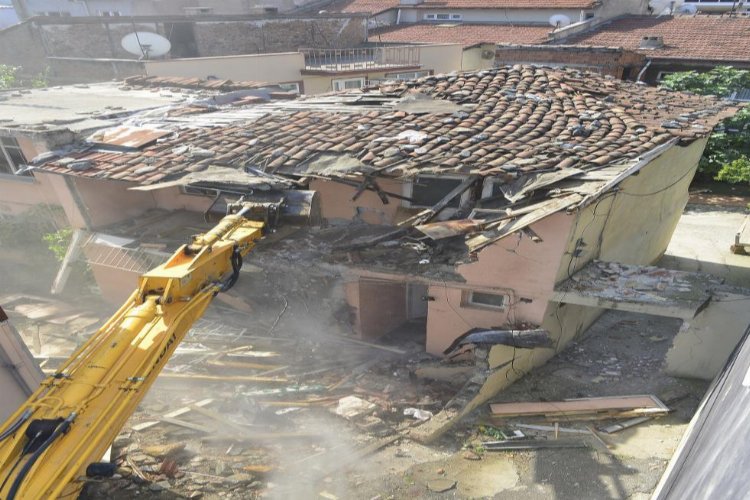 Bursa Yıldırım'da üç yılda 461 metruk yıkıldı -
