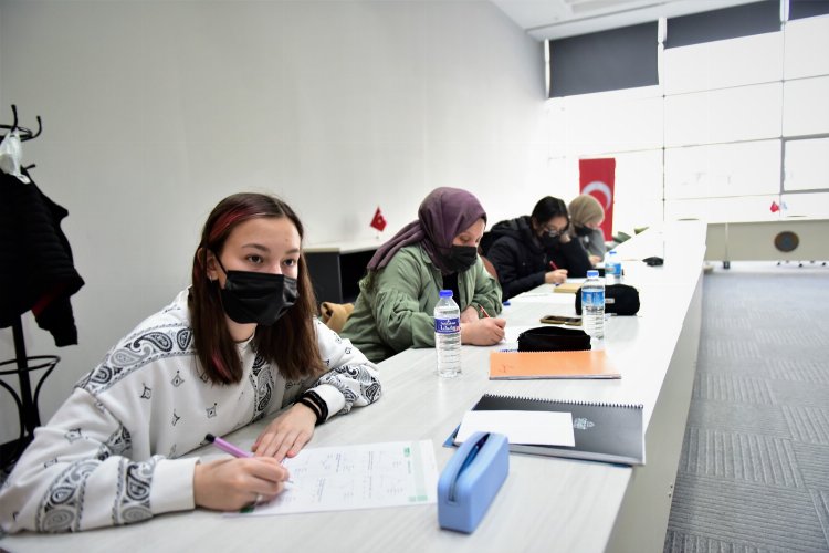Bursa Yıldırım'da YKS adayları için soru çözüm günleri -
