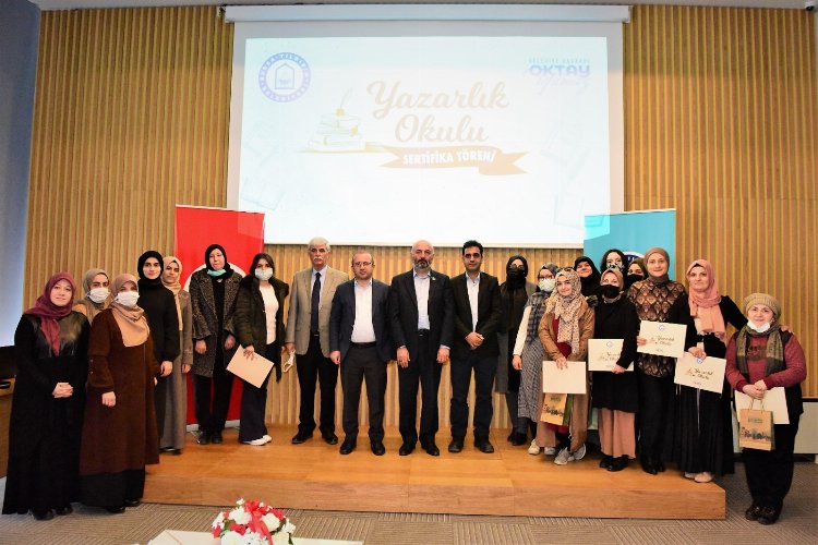 Bursa Yıldırım 'Yazarlık Okulu' mezunlarını verdi -