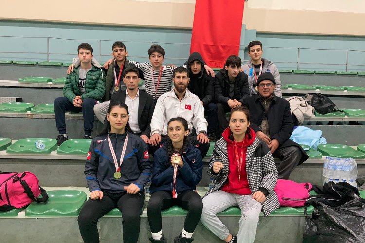 Bursa Yıldırımlı sporcular başarıya doymuyor -