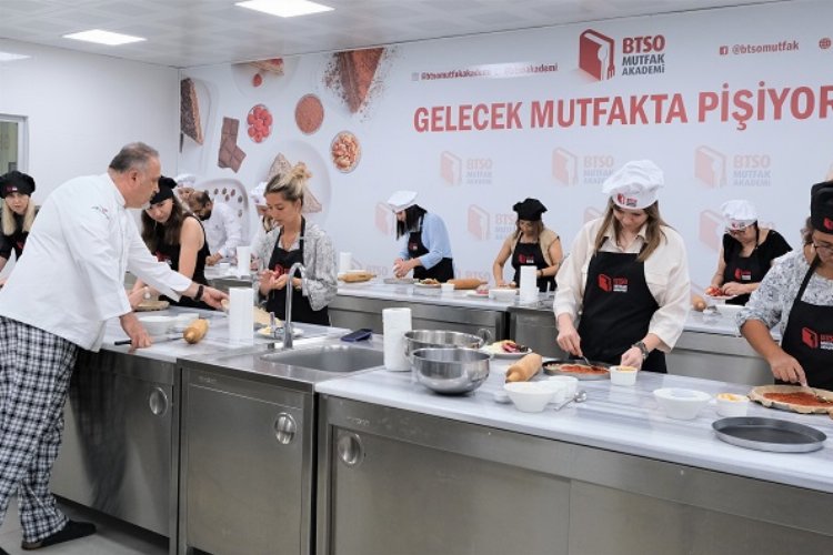 Bursalı kadın girişimcilerin 'sıfır atıklı' menüsü -