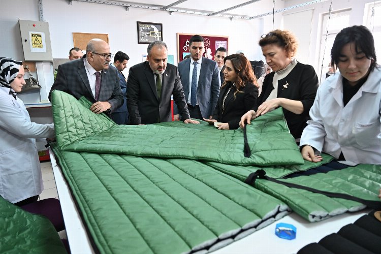 Bursalı liseli gençlerden afet bölgesine anlamlı üretim -