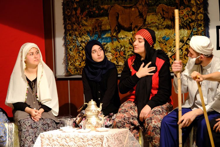 Bursalı liseliler hem yazdı, hem yönetti -