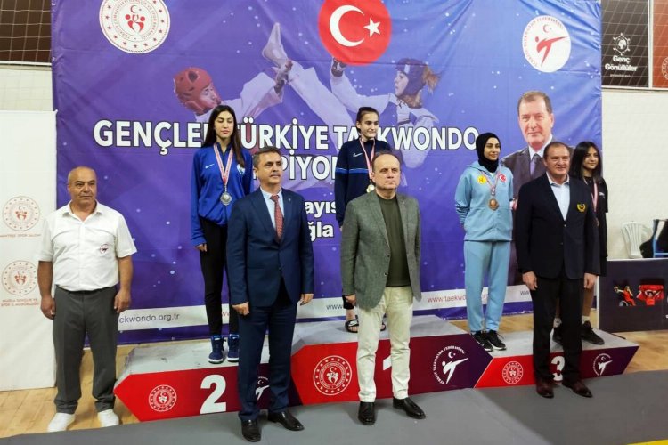 Bursalı taekwondocudan gümüş madalya -